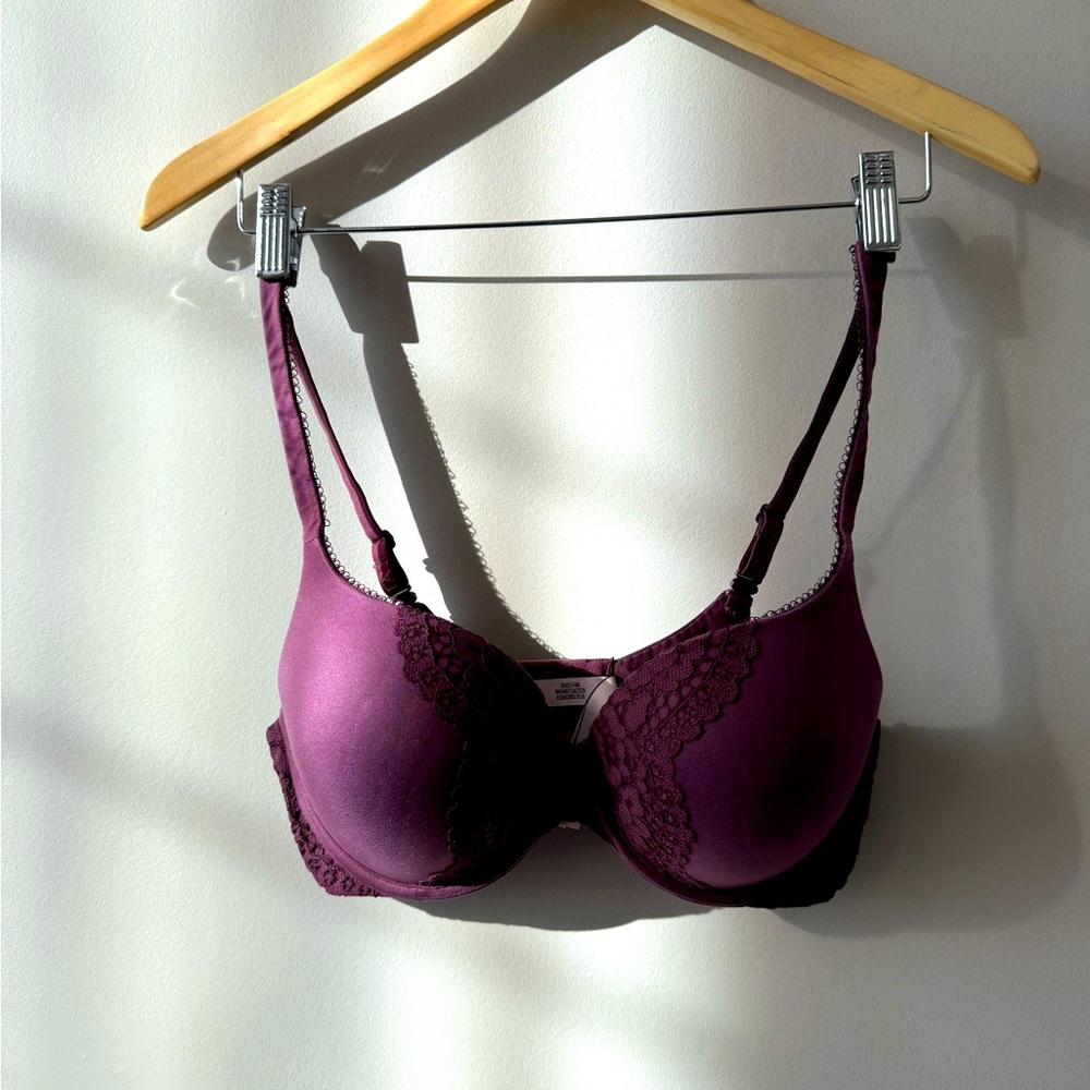 Victoria Secret Body Bra Perfect Shape - size 34 D  plum with lace